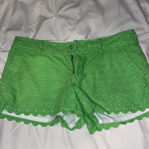 Lilly Pulitzer Pants - EUC I lit green Lilly Pulitzer shorts 6